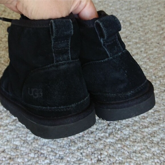 Ugg Classic Neumel Boots in black size 6 - Picture 9 of 12